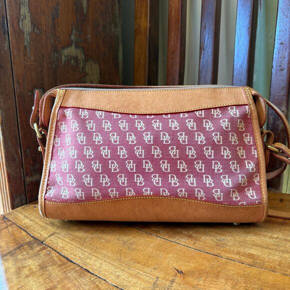 Dooney & Bourke Red Signature Canvas Tan Leather Crossbody Zipper Clutch - Picture 2 of 8